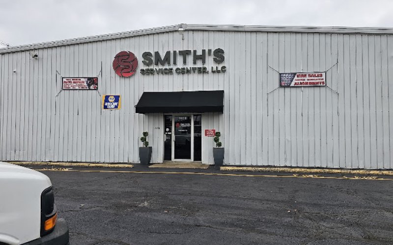 Smith's Service Center LLC — Auto repair shop in Evansville